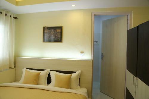 327 Thamel Hotel