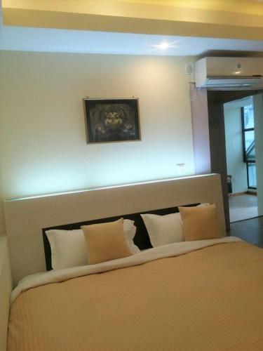 327 Thamel Hotel