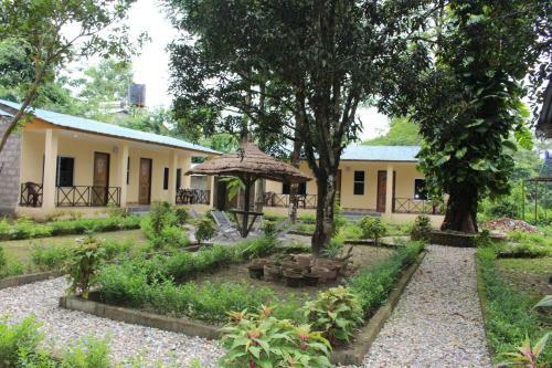 Hotel Chitwan Safari Camp & Lodge