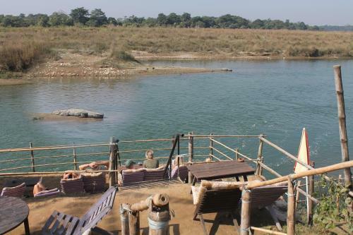 Hotel Chitwan Safari Camp & Lodge