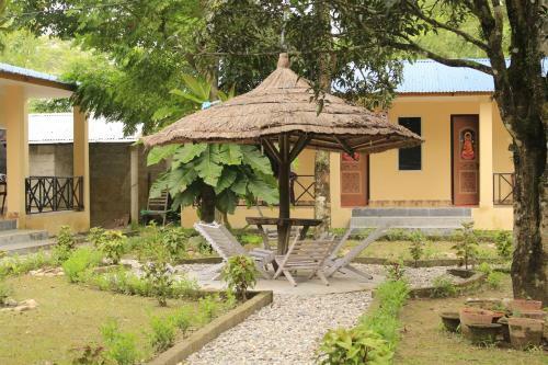Hotel Chitwan Safari Camp & Lodge
