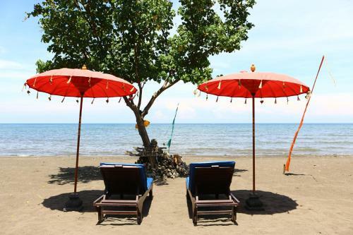 Lovina Beachhouse Villas