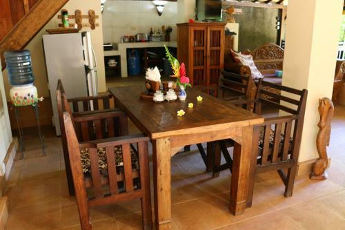 Lovina Beachhouse Villas