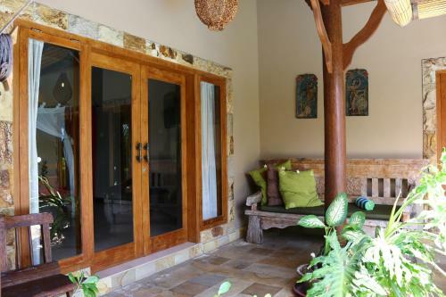 Lovina Beachhouse Villas