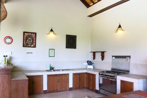 Lovina Beachhouse Villas