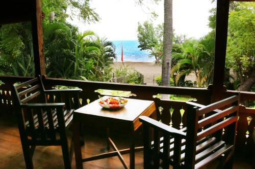 Lovina Beachhouse Villas