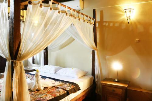 Lovina Beachhouse Villas