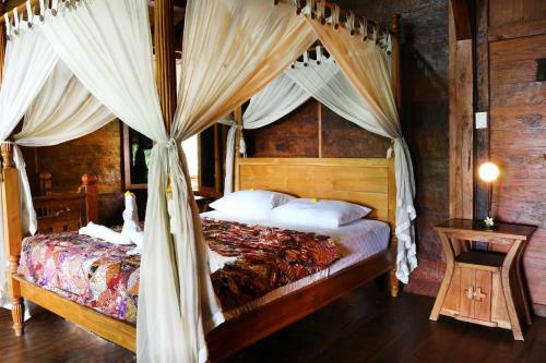 Lovina Beachhouse Villas