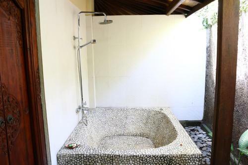 Lovina Beachhouse Villas