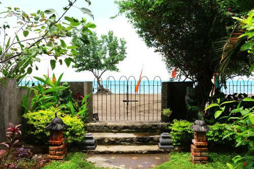 Lovina Beachhouse Villas