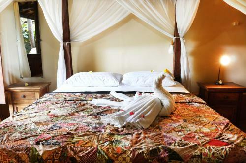 Lovina Beachhouse Villas