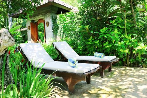 Lovina Beachhouse Villas
