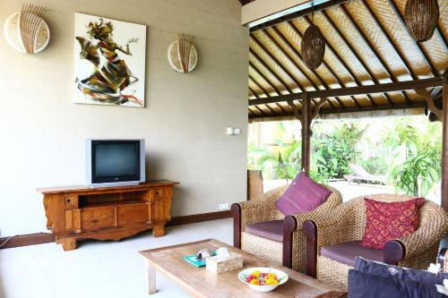Lovina Beachhouse Villas