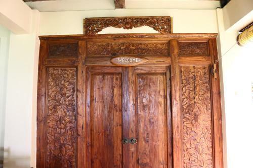 Lovina Beachhouse Villas