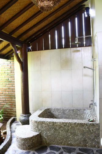Lovina Beachhouse Villas