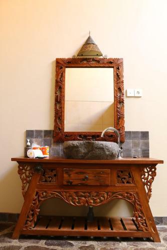 Lovina Beachhouse Villas