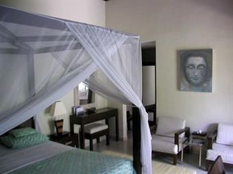 Hostal Frangipani Beach Hotel