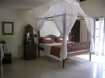 Hostal Frangipani Beach Hotel