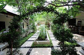 Hostal Frangipani Beach Hotel