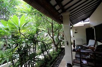 Hostal Frangipani Beach Hotel