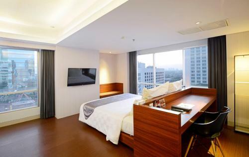Crown Prince Hotel