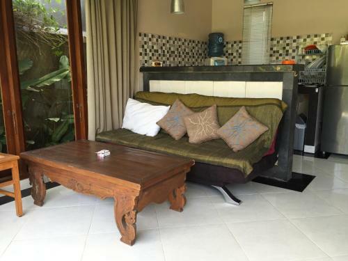 Ratna Villa