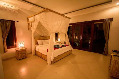 Ratna Villa