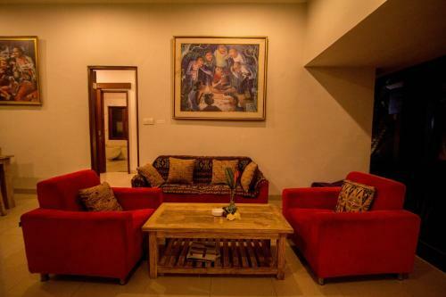 Ratna Villa