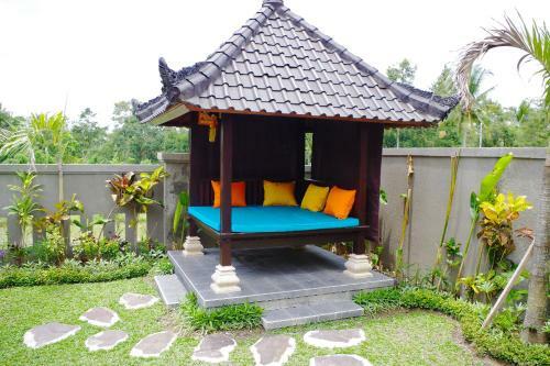 Ratna Villa