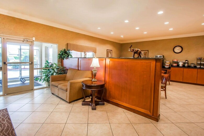 Hotel Comfort Inn & Suites