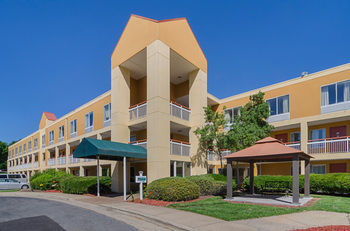 Hotel Quality Inn & Suites