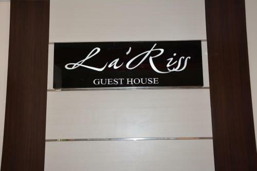 Hostal Lariss Guest House