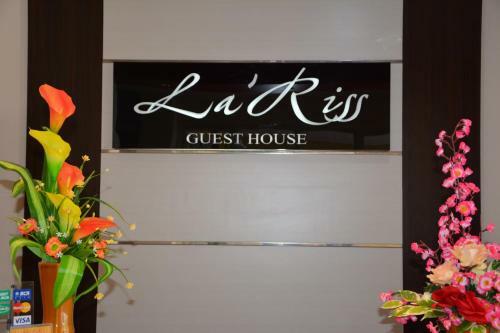 Hostal Lariss Guest House