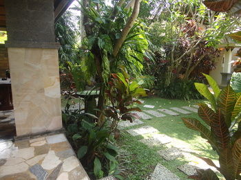 Hostal Frangipani Bungalow