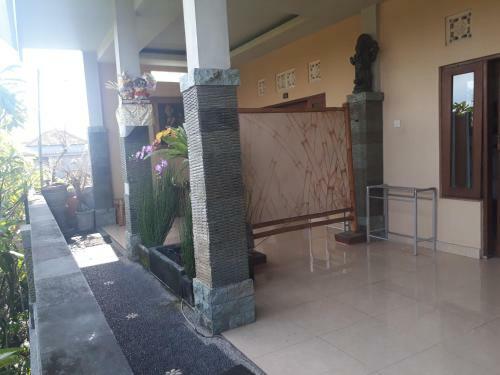 Hostal Adi House Homestay