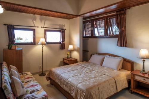 Bed & Breakfast Murni's Houses