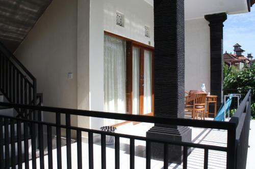 Hostal Raka House Accommodation