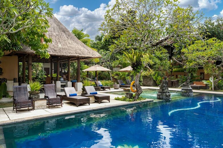 Hotel Bebek Tepi Sawah Restaurant & Villas