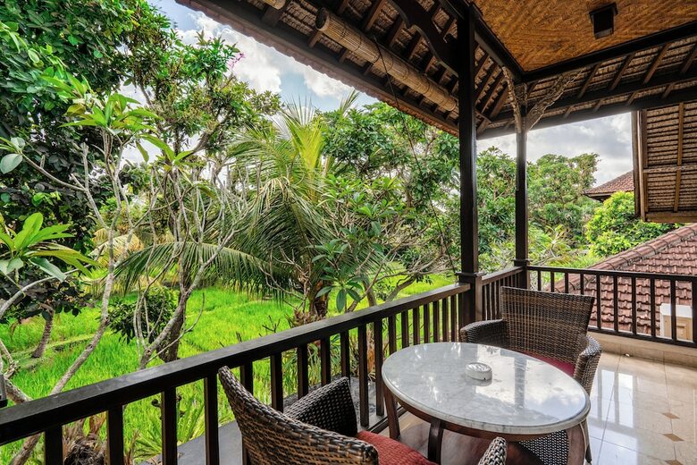 Hotel Bebek Tepi Sawah Restaurant & Villas