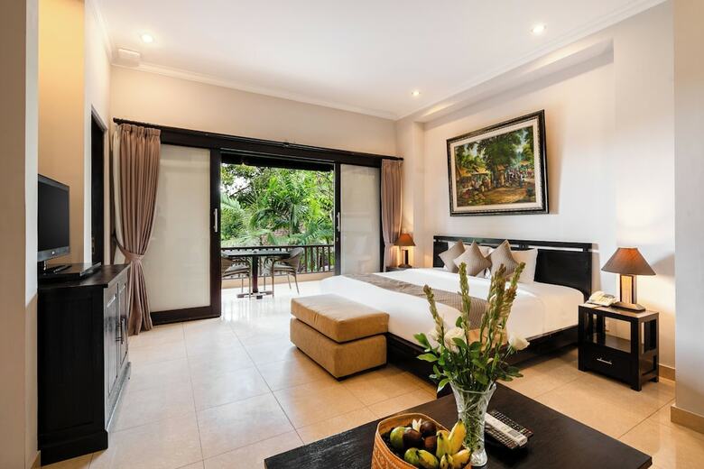 Hotel Bebek Tepi Sawah Restaurant & Villas