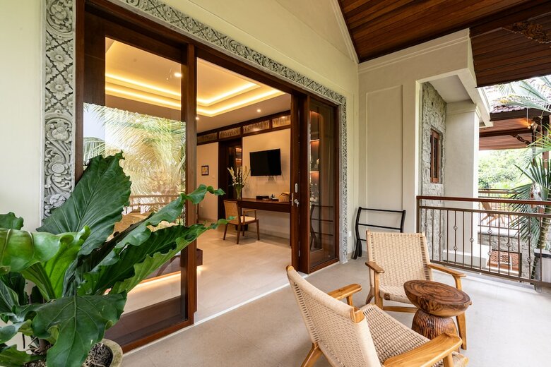 Hotel Bebek Tepi Sawah Restaurant & Villas