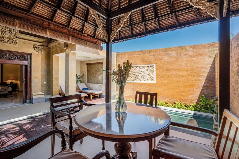 Hotel Bebek Tepi Sawah Restaurant & Villas