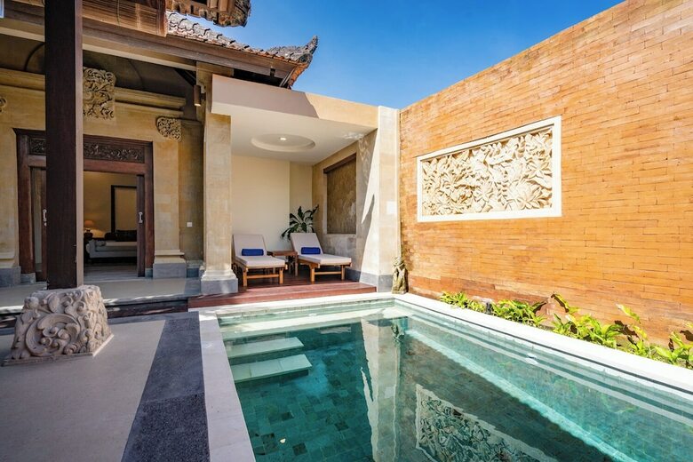 Hotel Bebek Tepi Sawah Restaurant & Villas