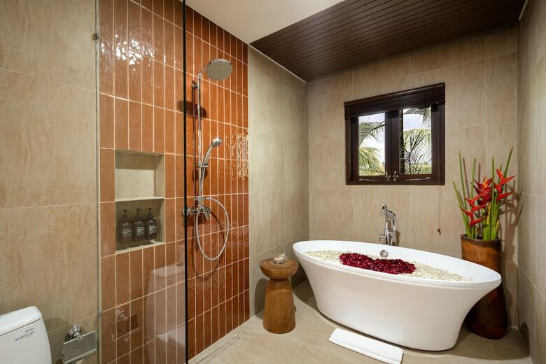 Hotel Bebek Tepi Sawah Restaurant & Villas