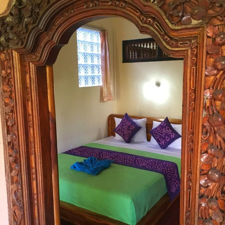 Hostal Merthayasa Bungalows