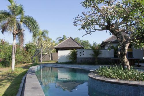 Water Edge Villa By Soscomma