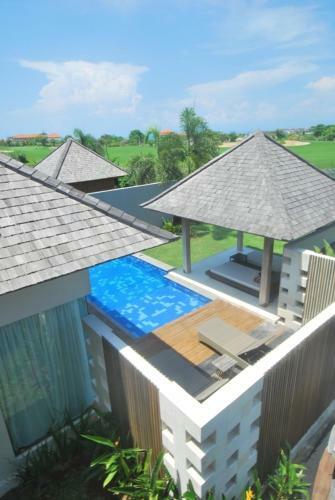Water Edge Villa By Soscomma