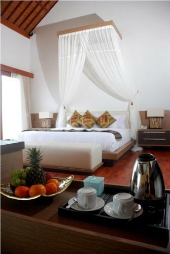 Water Edge Villa By Soscomma