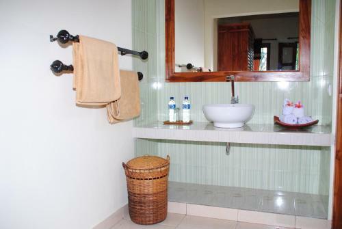 Bed & Breakfast Tiara Homestay Pemuteran Bali