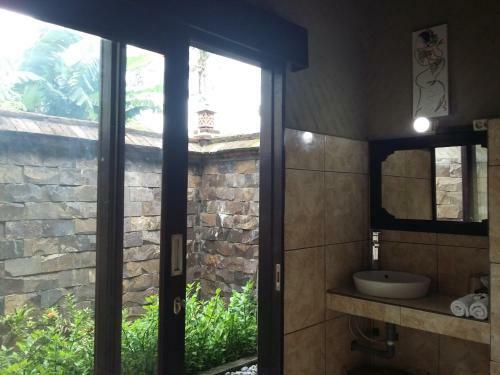 Hostal The Sari Bungalows
